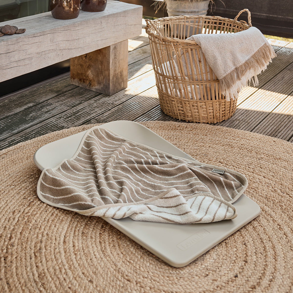 52001077-3.jpg